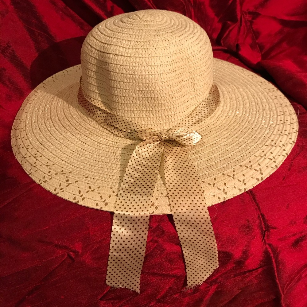 Colorful summer straw hats.